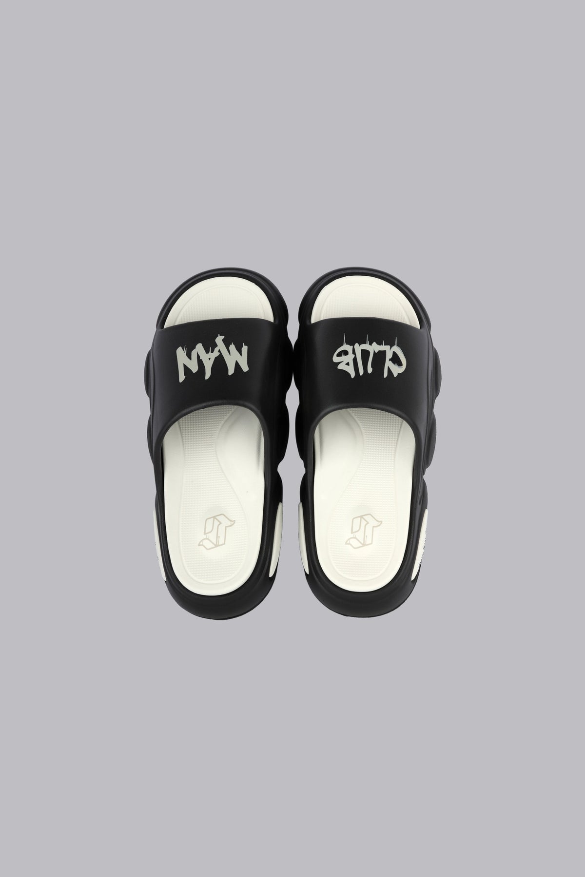 Clubman "Cloud Black" Slide